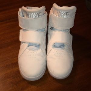 High top grey Nike sneakers